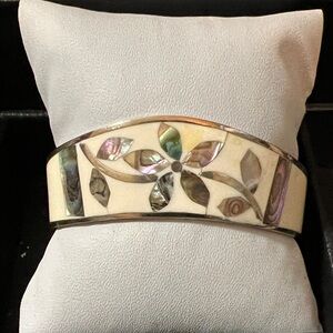 Chic Silver and Cream Floral Bracelet